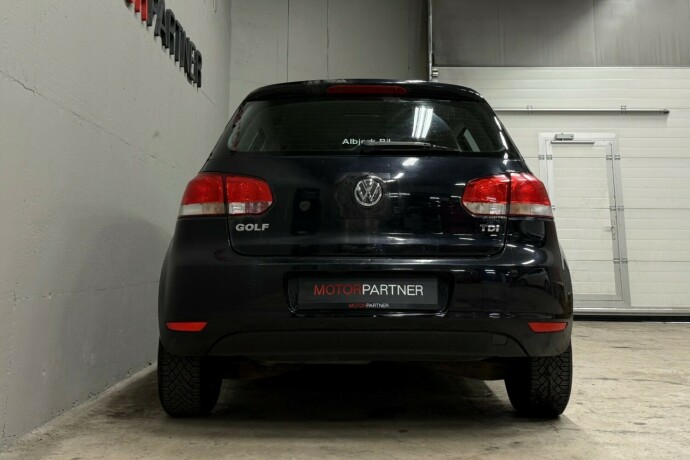 volkswagen-golf-diesel-2010-big-4