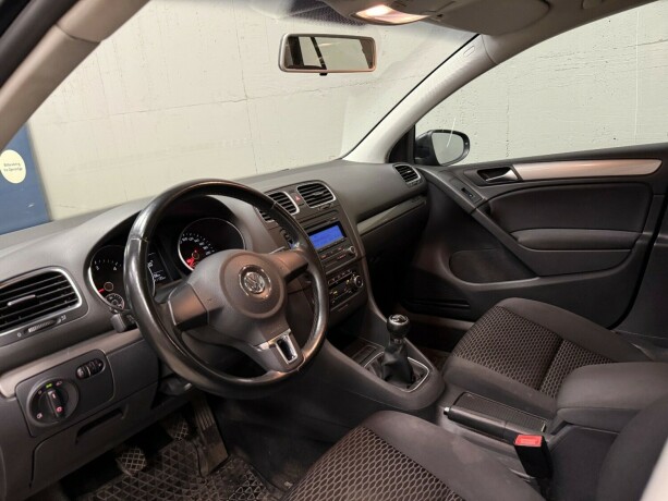 volkswagen-golf-diesel-2010-big-11