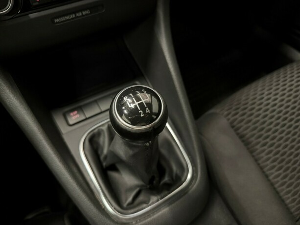 volkswagen-golf-diesel-2010-big-15