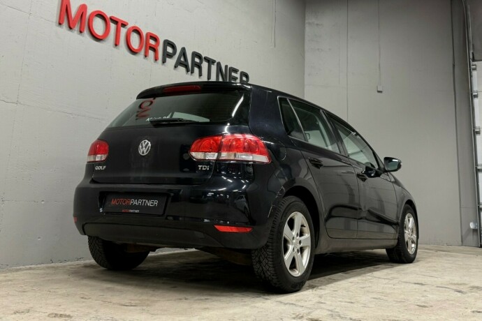 volkswagen-golf-diesel-2010-big-5