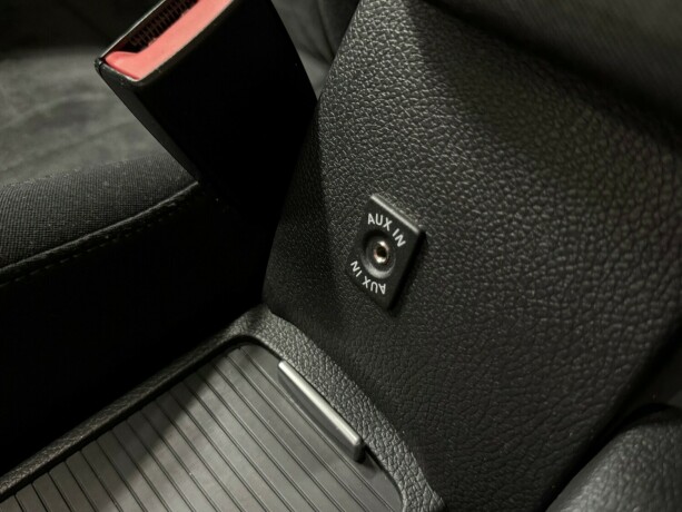 volkswagen-golf-diesel-2010-big-25