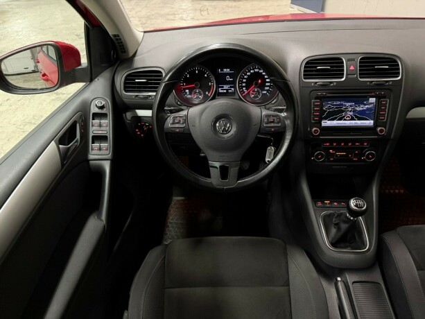 volkswagen-golf-diesel-2010-big-11