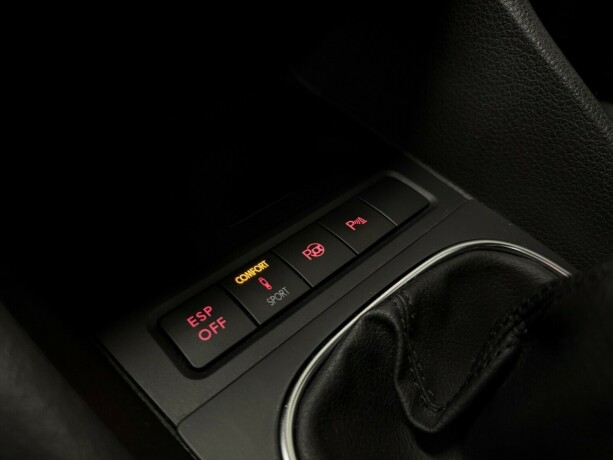 volkswagen-golf-diesel-2010-big-22