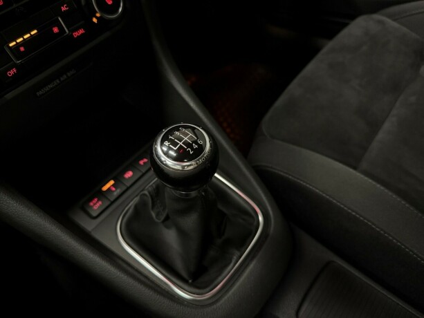 volkswagen-golf-diesel-2010-big-21