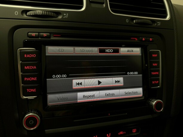 volkswagen-golf-diesel-2010-big-17