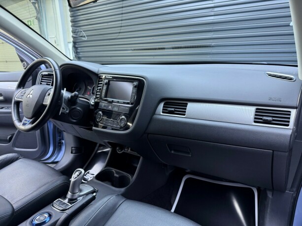 mitsubishi-outlander-elektrisitetbensin-2014-big-11