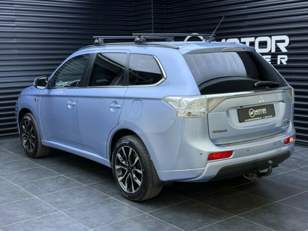 mitsubishi-outlander-elektrisitetbensin-2014-big-1