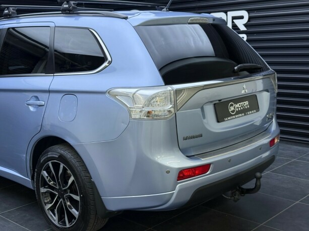 mitsubishi-outlander-elektrisitetbensin-2014-big-5
