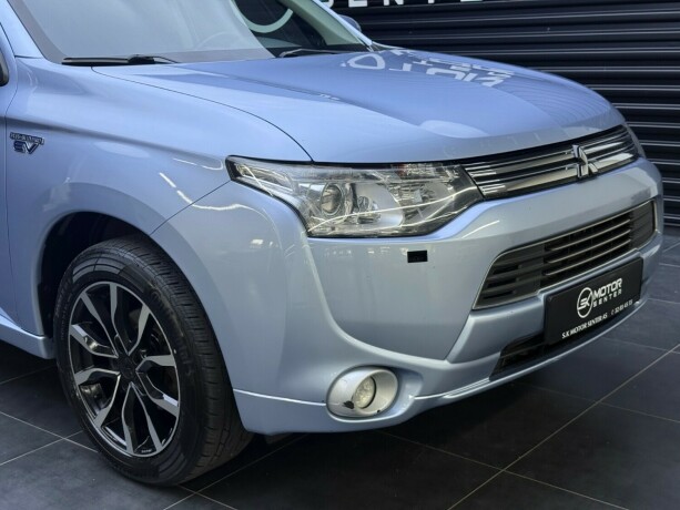 mitsubishi-outlander-elektrisitetbensin-2014-big-2