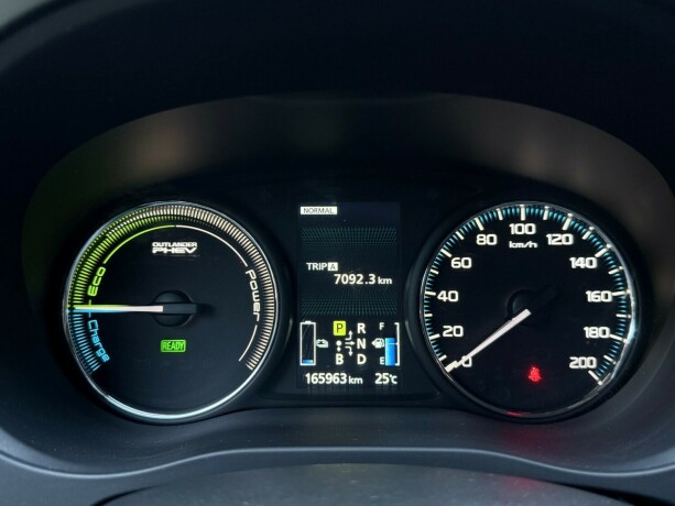 mitsubishi-outlander-elektrisitetbensin-2014-big-16