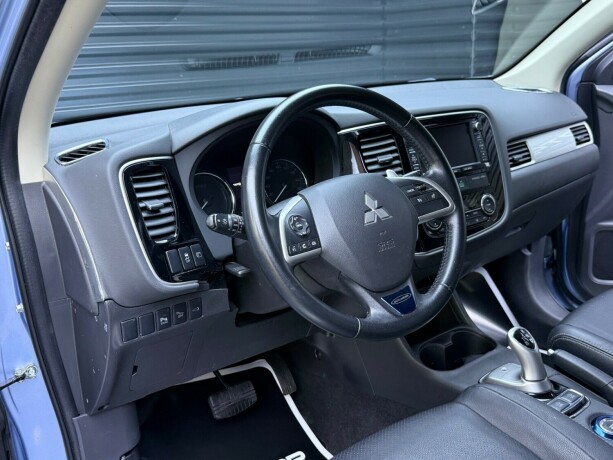mitsubishi-outlander-elektrisitetbensin-2014-big-10