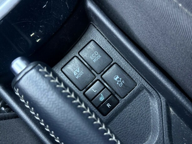 toyota-yaris-elektrisitetbensin-2016-big-25