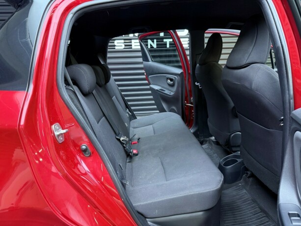 toyota-yaris-elektrisitetbensin-2016-big-29