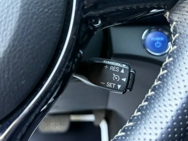 toyota-yaris-elektrisitetbensin-2016-big-16