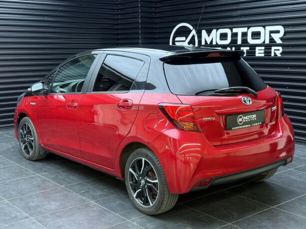 toyota-yaris-elektrisitetbensin-2016-big-1