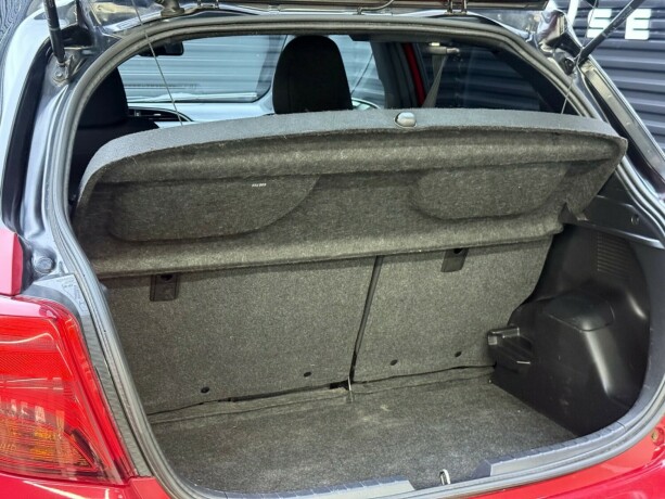 toyota-yaris-elektrisitetbensin-2016-big-30