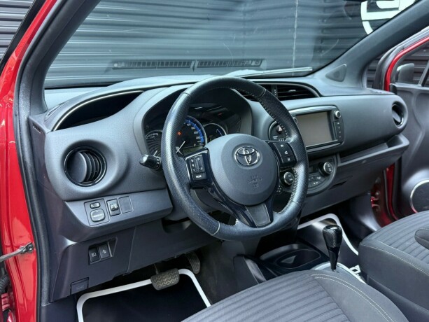 toyota-yaris-elektrisitetbensin-2016-big-13