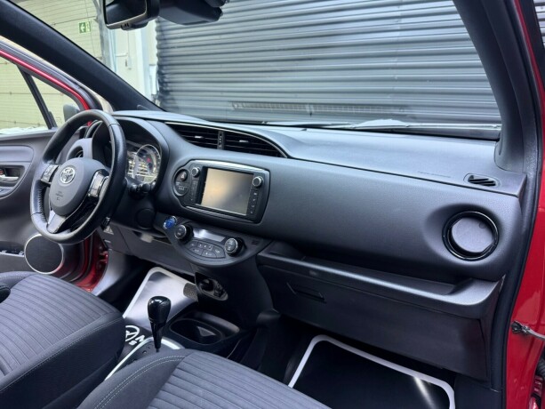 toyota-yaris-elektrisitetbensin-2016-big-12