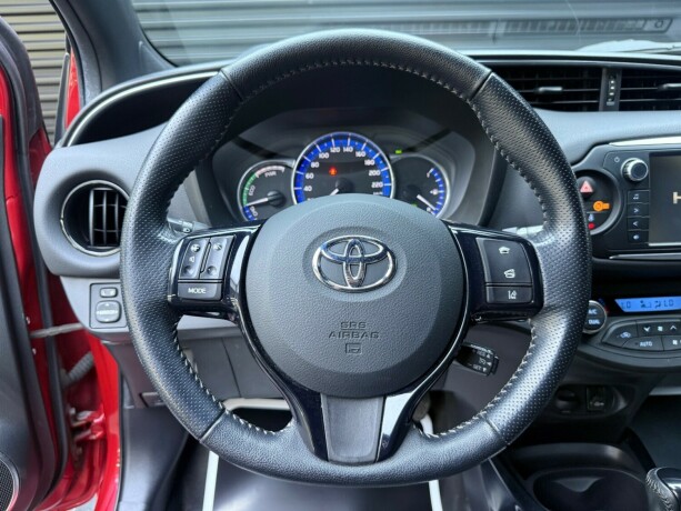 toyota-yaris-elektrisitetbensin-2016-big-14