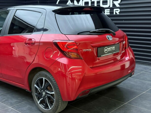 toyota-yaris-elektrisitetbensin-2016-big-5