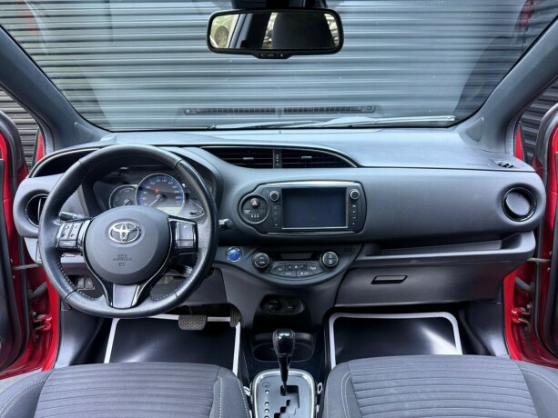 toyota-yaris-elektrisitetbensin-2016-big-9