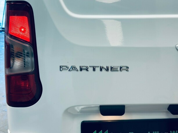 peugeot-partner-diesel-2021-big-25