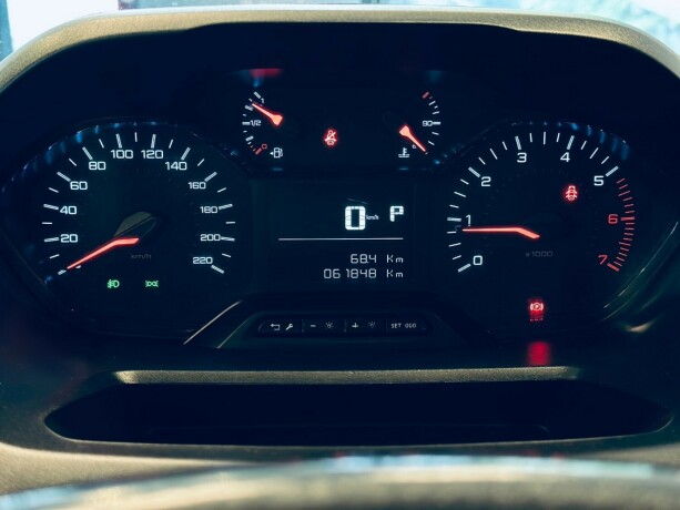 peugeot-partner-diesel-2021-big-16