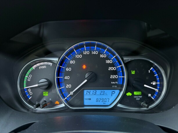 toyota-yaris-elektrisitetbensin-2015-big-17