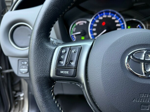 toyota-yaris-elektrisitetbensin-2015-big-14