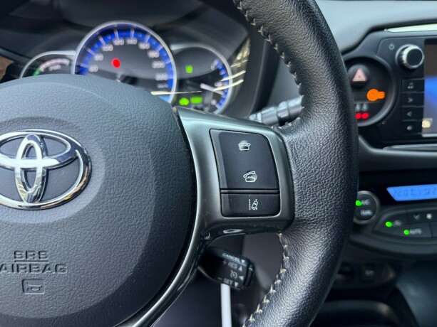 toyota-yaris-elektrisitetbensin-2015-big-15