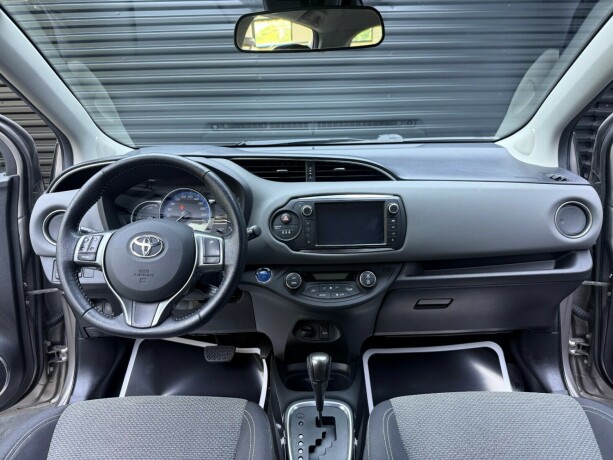 toyota-yaris-elektrisitetbensin-2015-big-9