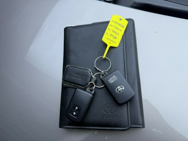 toyota-yaris-elektrisitetbensin-2015-big-32