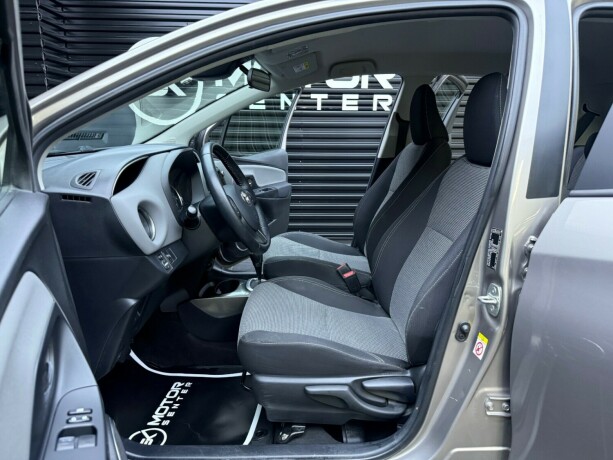 toyota-yaris-elektrisitetbensin-2015-big-27