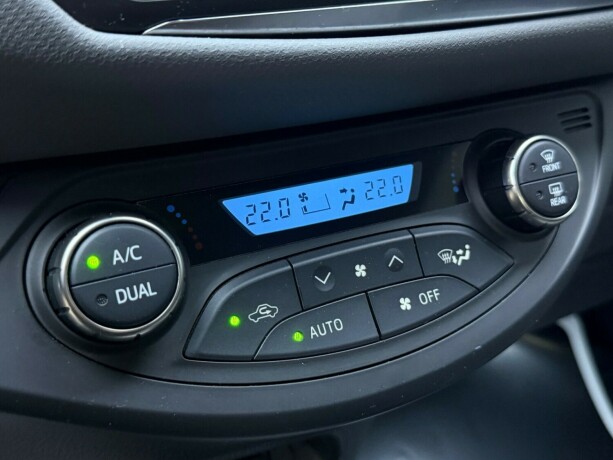 toyota-yaris-elektrisitetbensin-2015-big-23