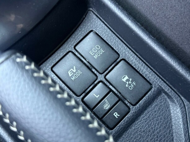 toyota-yaris-elektrisitetbensin-2015-big-26