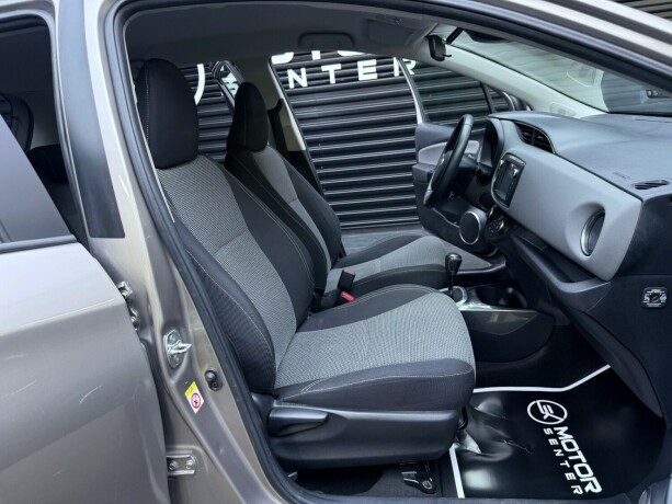 toyota-yaris-elektrisitetbensin-2015-big-28