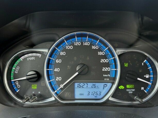 toyota-yaris-elektrisitetbensin-2015-big-42