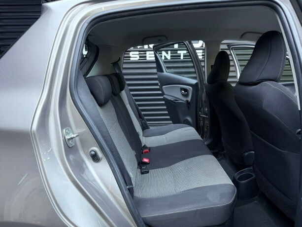 toyota-yaris-elektrisitetbensin-2015-big-30