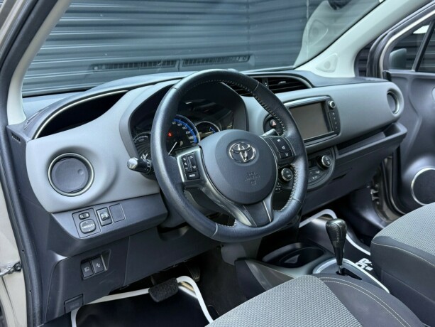 toyota-yaris-elektrisitetbensin-2015-big-10