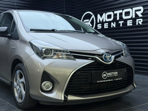 toyota-yaris-elektrisitetbensin-2015-big-3