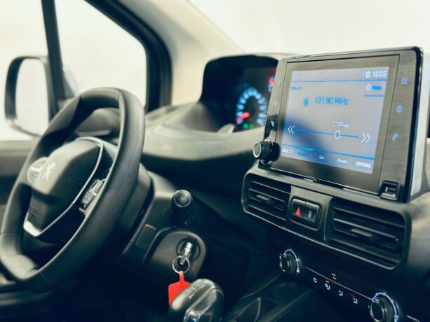 peugeot-partner-diesel-2019-big-12