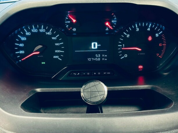 peugeot-partner-diesel-2019-big-16