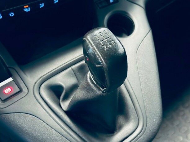 peugeot-partner-diesel-2019-big-17