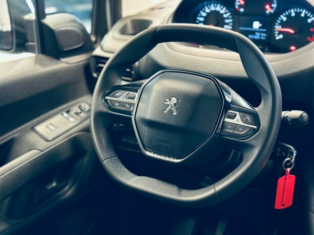 peugeot-partner-diesel-2019-big-15