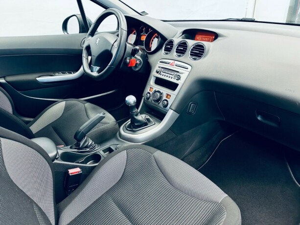 peugeot-308-diesel-2011-big-15