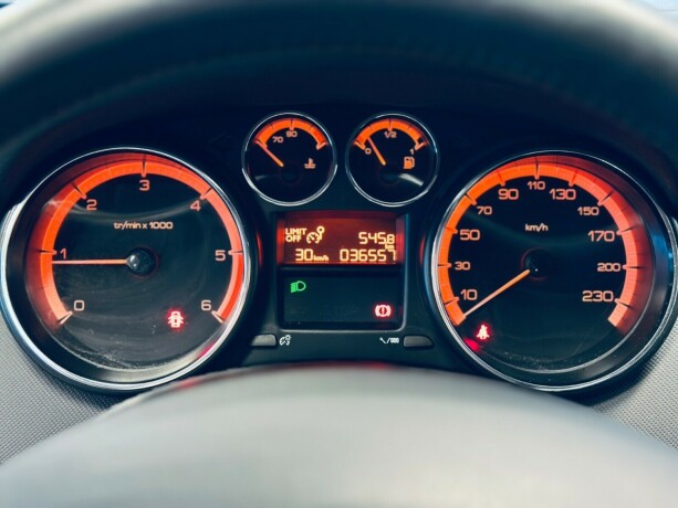peugeot-308-diesel-2011-big-21