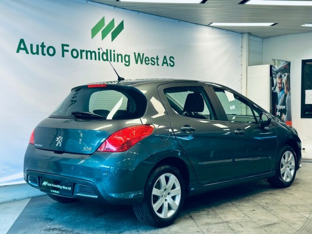 peugeot-308-diesel-2011-big-8