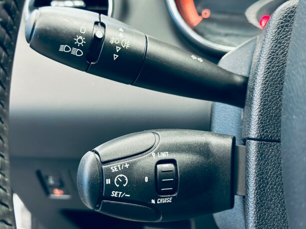 peugeot-308-diesel-2011-big-22