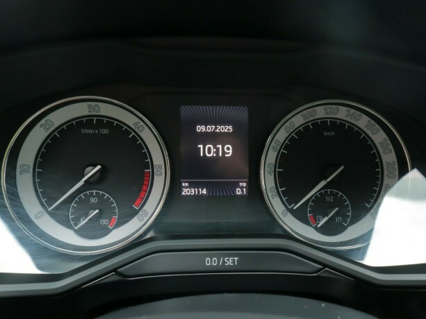 skoda-superb-diesel-2016-big-24