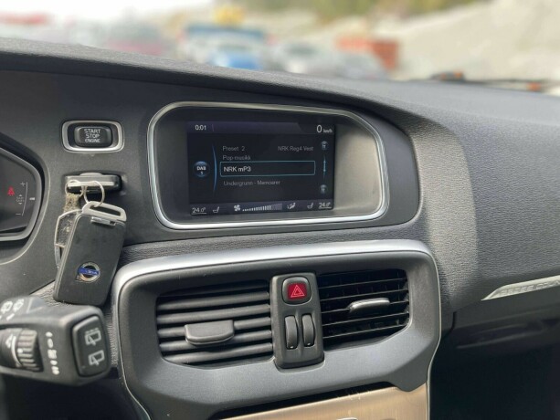 volvo-v40-cross-country-diesel-2013-big-17
